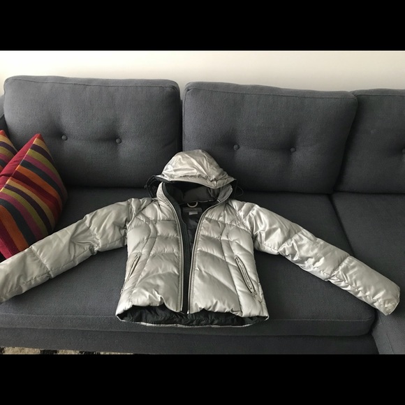 Sleek Nike silver puffer coat w/ detachable hood. - Picture 2 of 6